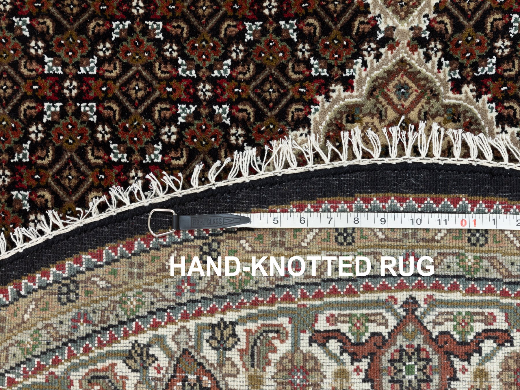 Traditional Rugs LUV528327